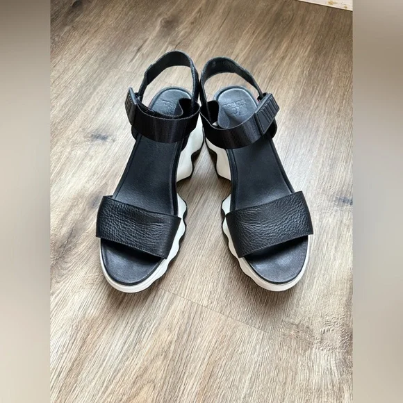 SOREL Kinetic Sandals NL3567-010 Black/Red Size 9.5 Chucky Platform - Picture 3 of 10